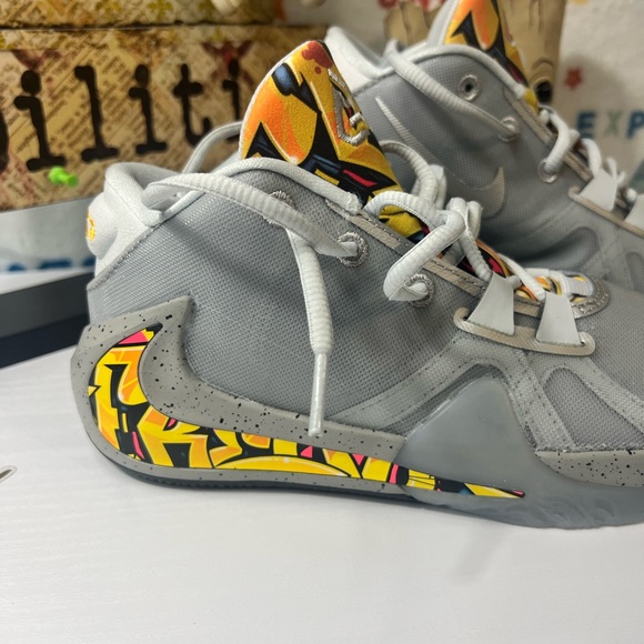 Nike Freak 1 GS, Metallic Silver. - Picture 11 of 13